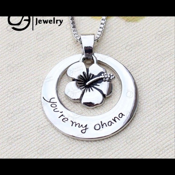 Cinderella A Glow In Dark Necklace! - Picture 5 of 6